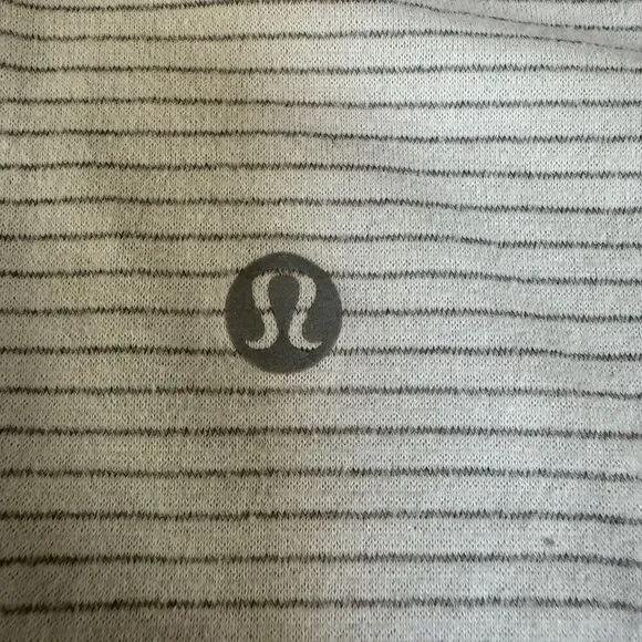 Lululemon striped racer back flowy athletic tank size 6? - Picture 6 of 6